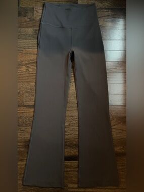 Lululemon Groove SHR Flared Pant Nulu Graphite Grey Size 4 | 29” Inseam